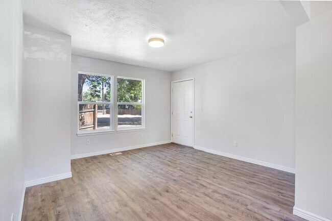 Building Photo - Latah Street Townhomes