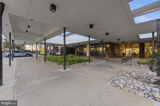 Foto del edificio - 250 S Reynolds St