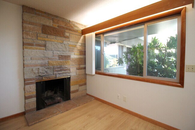 Building Photo - 3200-3236 SW Marigold St