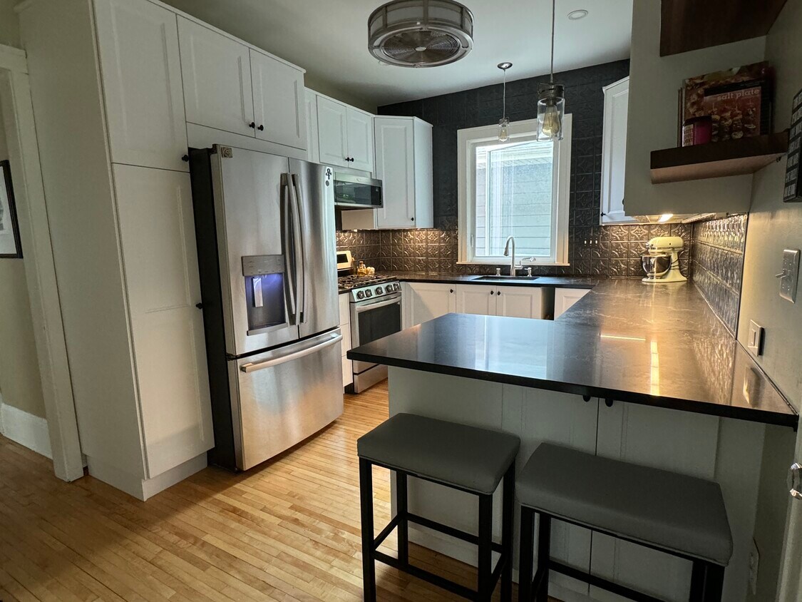 Kitchen - 902 Ashland Ave