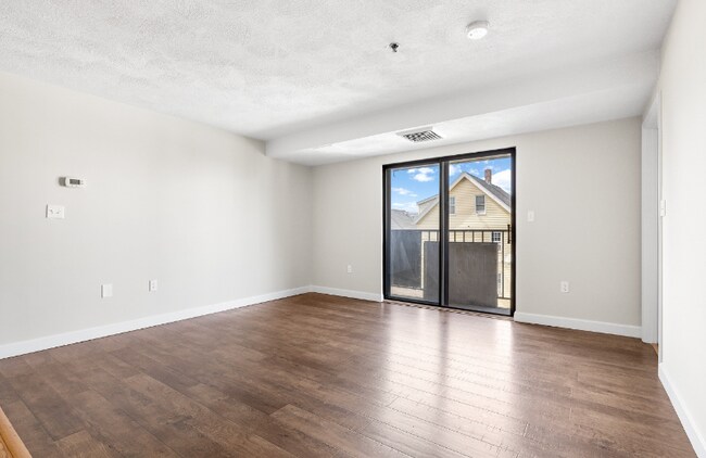 Building Photo - 39 Parlin St