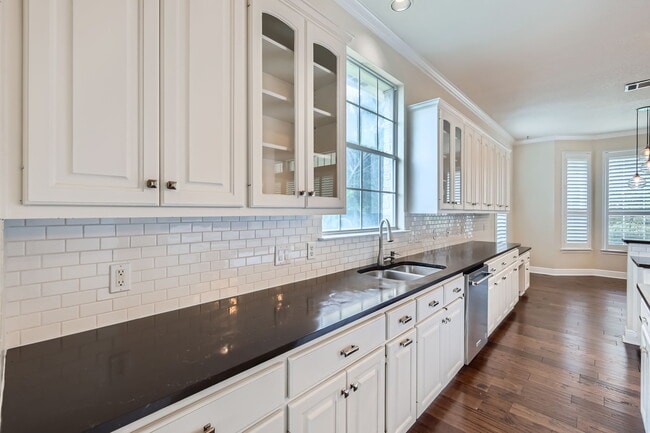 Building Photo - 2114 Cliffs Edge Dr