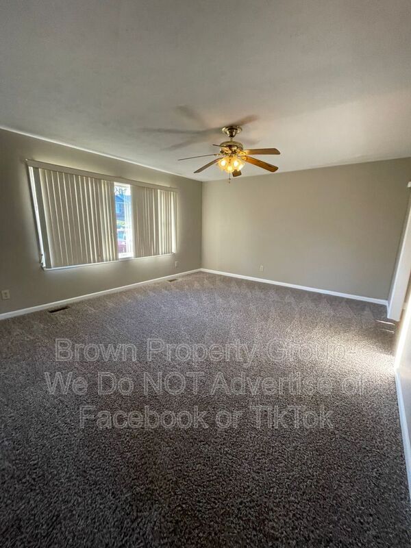Building Photo - 1536 Rossmore Dr