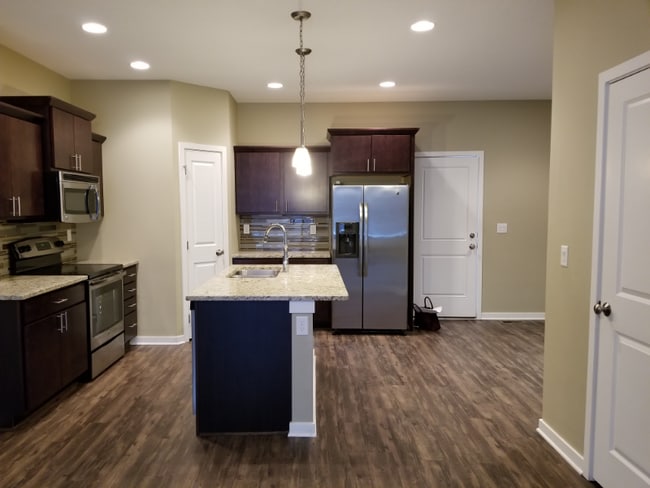 Foto del edificio - 9061 Burkwood Dr