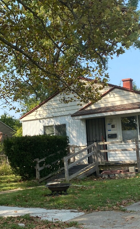 Primary Photo - 1813 Polly St