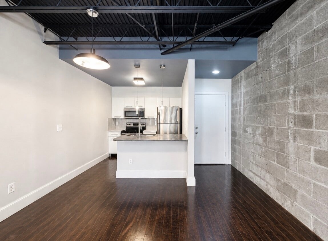 Photo - 915 NW 7th St (Oklahoma City, OK)