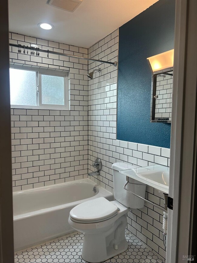 Building Photo - 766 Meadowlark Dr