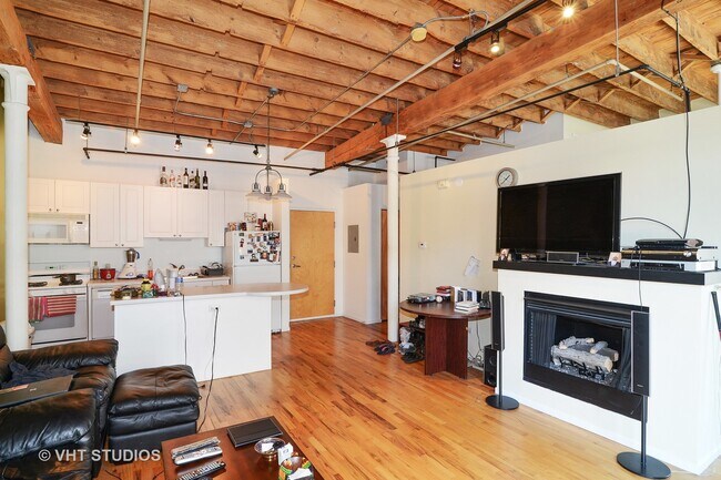 Building Photo - 420 S Clinton St