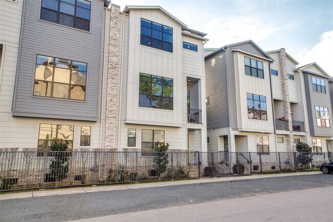 Building Photo - 1512 Beall St