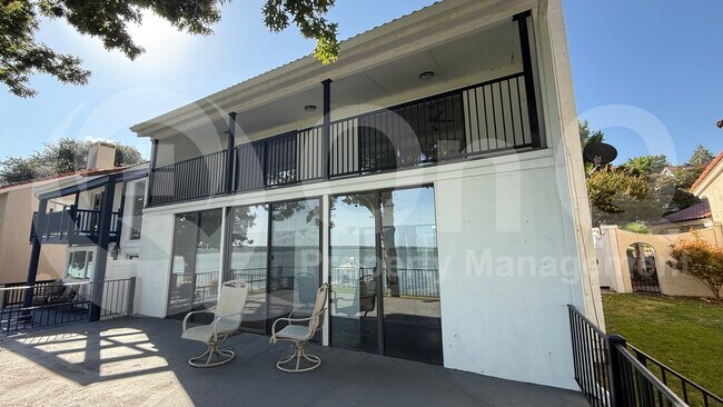 Building Photo - 3612 Lakeside Dr