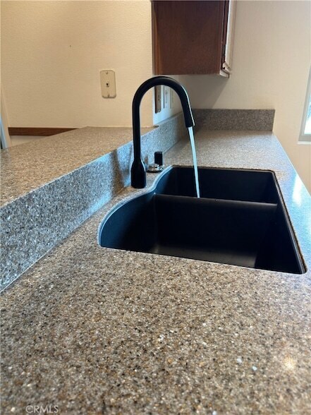 Foto del edificio - 25221 Tanoak Ln