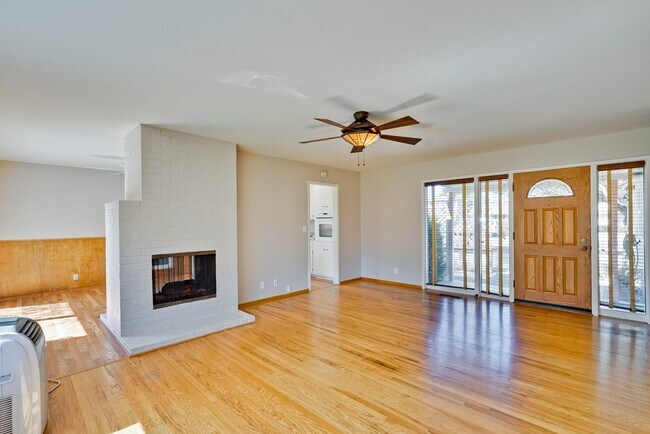 Foto del edificio - Welcome Home to Beautiful Cambrian Park Ne...