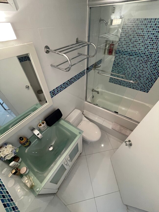 Foto del edificio - 801 Brickell Bay Dr