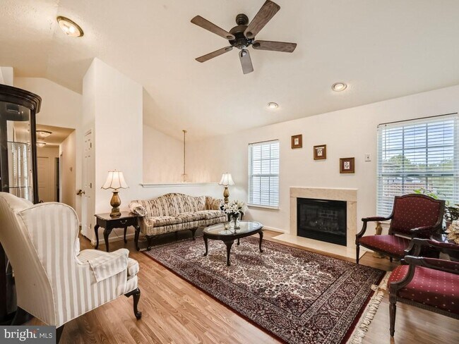 Building Photo - 34 6 Point Ct