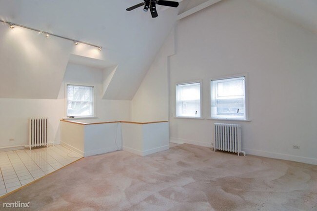 Building Photo - 1 br, 1 bath Condo - 52 W Burton Pl