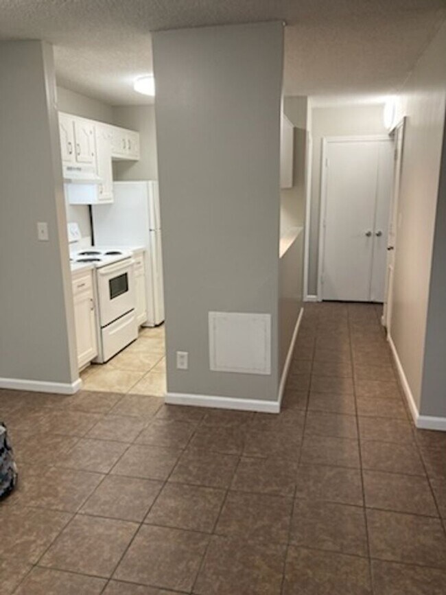 Foto del edificio - SW 1 bedroom 1 bath apartment for rent