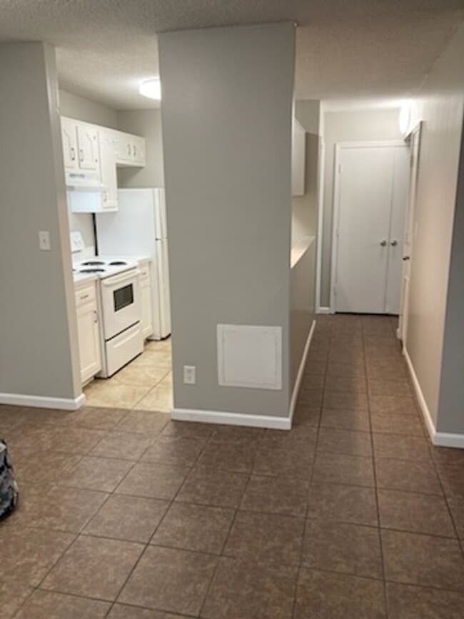 Building Photo - SW 1 bedroom 1 bath apartment for rent