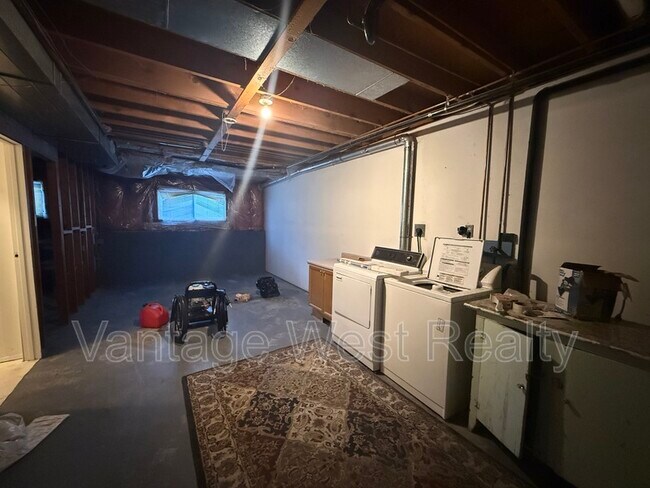 Building Photo - 1097 Monterey Ct