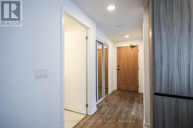 Building Photo - 7950-7950 Bathurst St