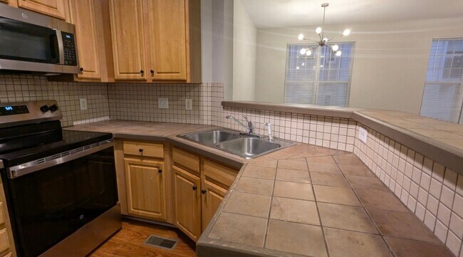 Foto del edificio - 2 Bedroom 2 Bath Townhome in Charlotte