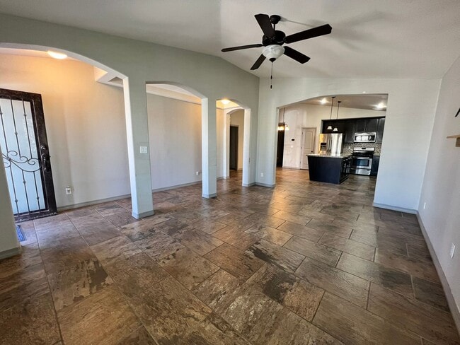 Foto del edificio - Far East Charming Home