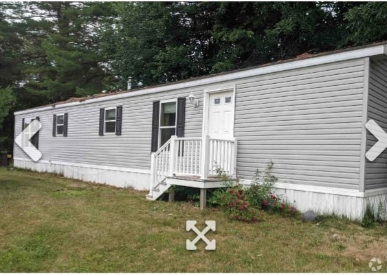 Building Photo - 208 Henniker St