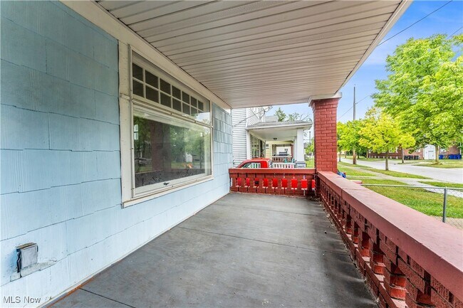 Foto del edificio - 11721 Robertson Ave