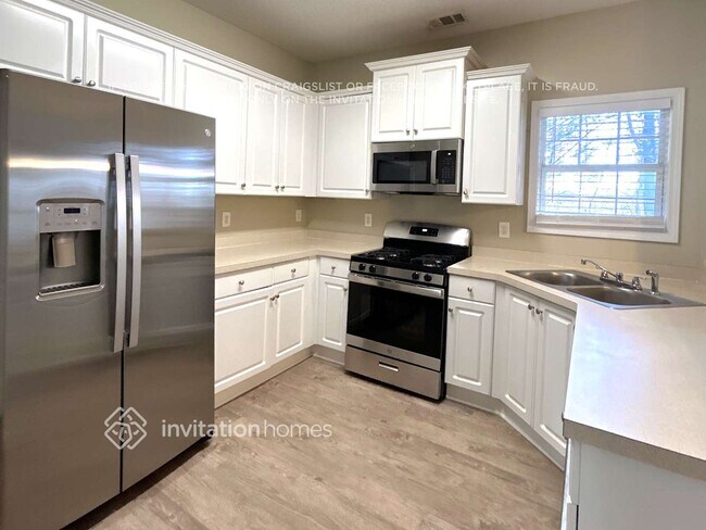 Foto del edificio - 117 Omega Ct