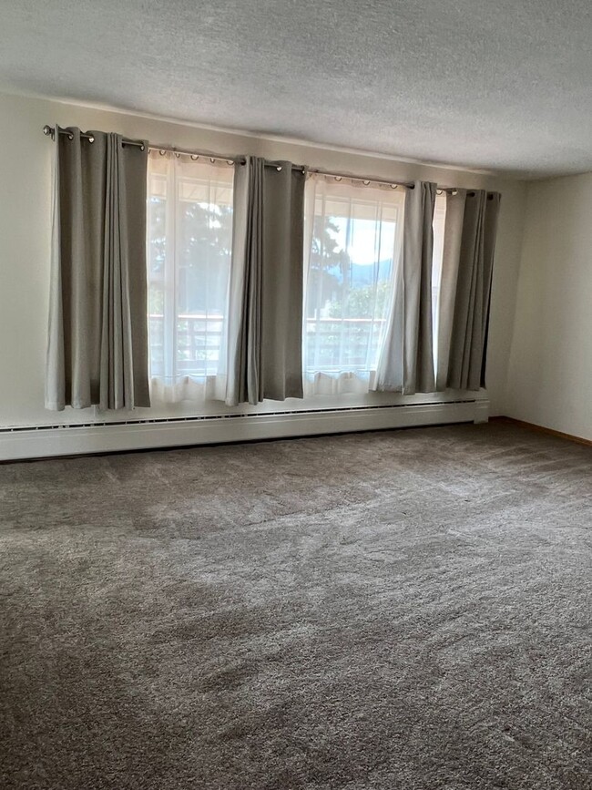 Building Photo - Lovely East Bremerton Property with a VIEW!!