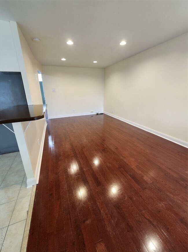 Foto del edificio - 1348 E 99th St