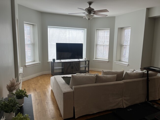 Foto del edificio - 1468 E 69th St