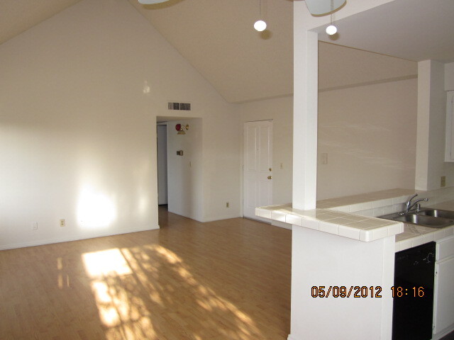 Foto del edificio - 13610 Moorpark St
