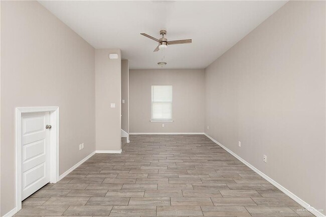 Foto del edificio - 14 West Dr