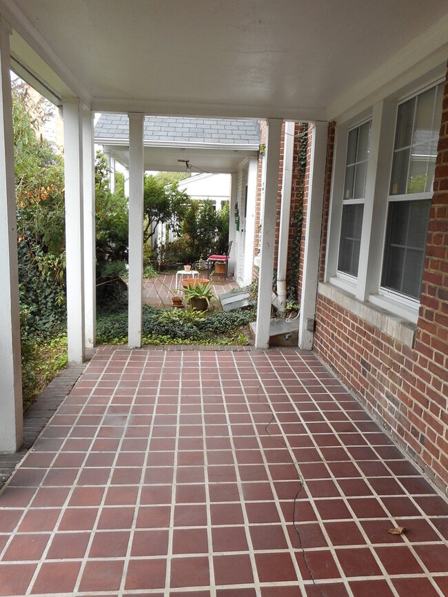 Building Photo - 2026/2027 Off-Campus JHU Spacious 5bd/2ba Rowhome OSP & W/D! Available 6/8