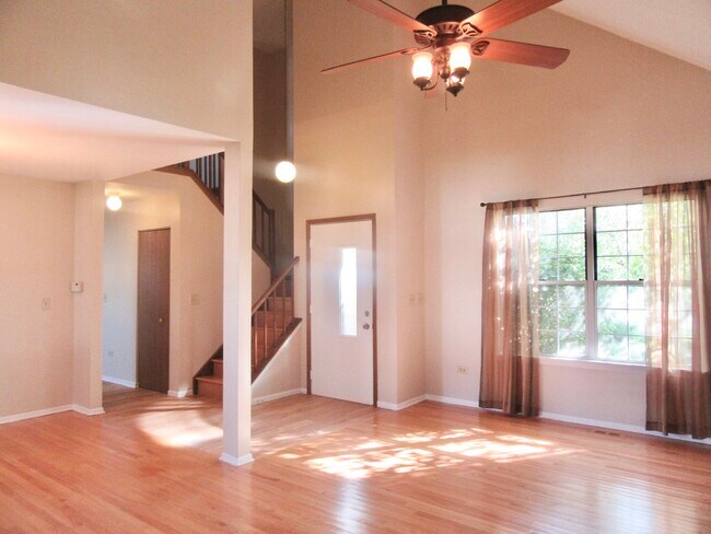 Building Photo - 544 Lasalle Ct