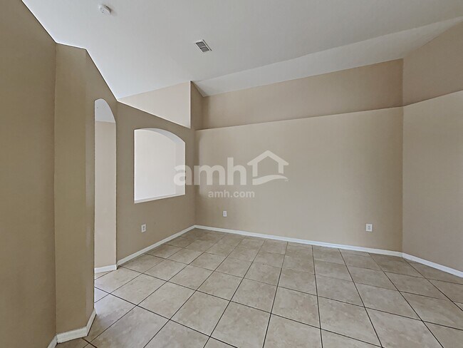 Foto del edificio - 16502 Lake Heather Dr