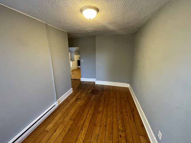 Living Room - 914 Armstrong Ave
