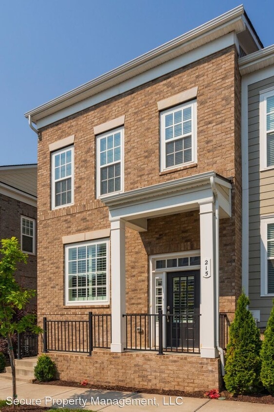 Primary Photo - 4 br, 3.5 bath House - 215 Muir Ave