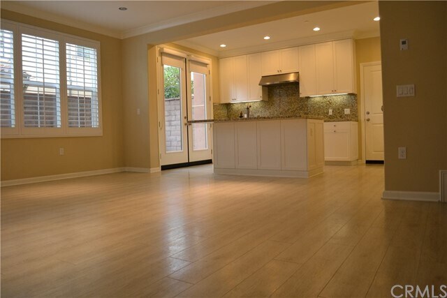 Building Photo - 210 Rodeo