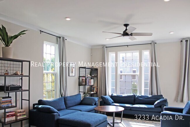 Foto del edificio - 3233 Acadia Dr
