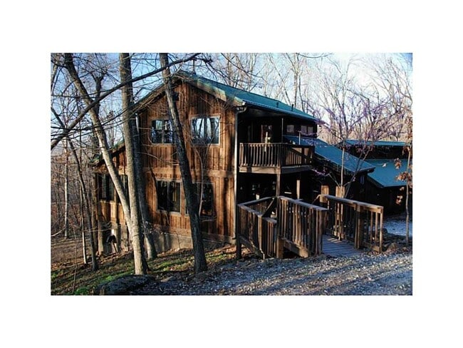 Building Photo - 4 bedroom rustic home, private acreage