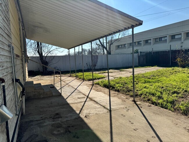 Foto del edificio - 4 Bedroom Home in Downtown Fresno