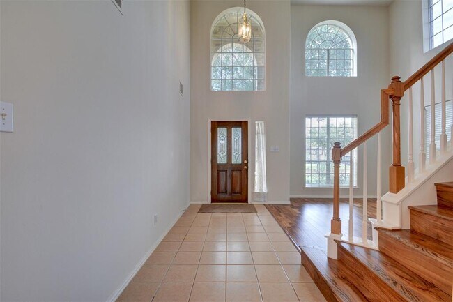 Building Photo - 8305 Diamond Way Ct