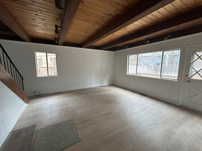 Foto del edificio - Highland Woods Neighborhood * Renovated 2 ...
