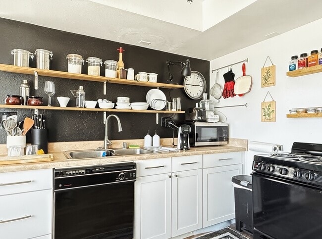 Foto del edificio - 64281 Spyglass Ave