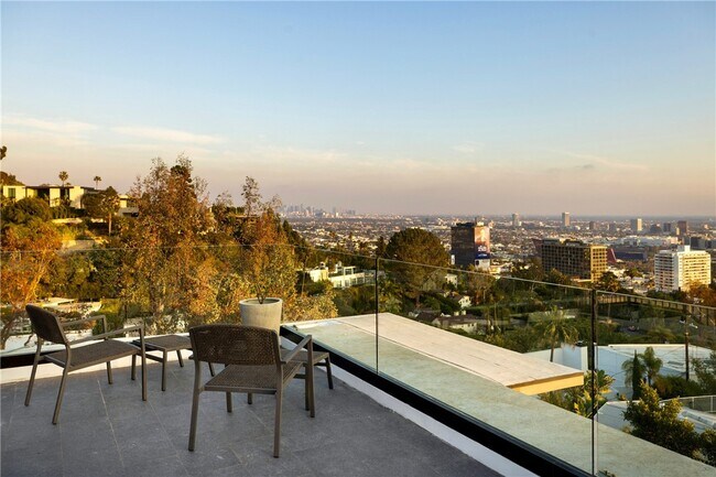 Foto del edificio - 9267 Cordell Dr