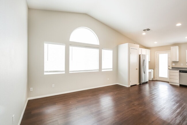 Foto del edificio - 438 River Glider Ave