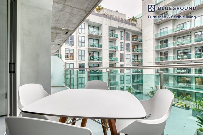 Foto del edificio - 1027 Wilshire Blvd