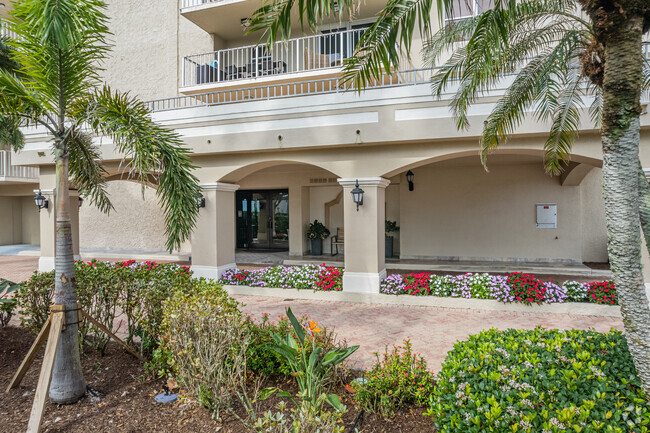 Building Entrance - Vanderbilt Shores (Barcelona & Seville)