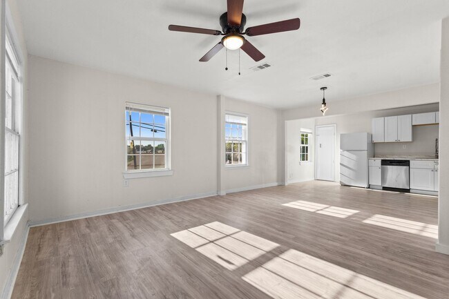 Foto del edificio - Charming Home in Prime Grand Prairie Locat...